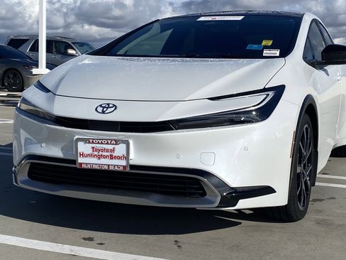 Certified 2025 Toyota Prius Plug-In Hybrid image 7
