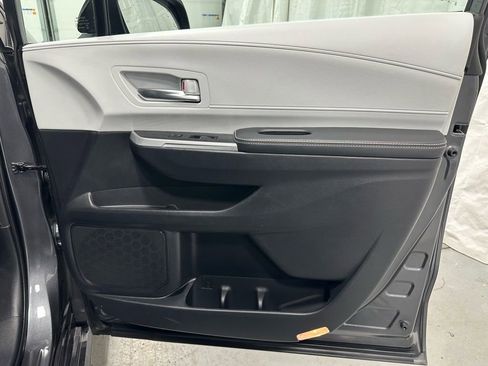 Used 2025 Toyota Sienna XSE image 60