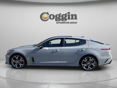Used 2019 Kia Stinger GT2 image 2
