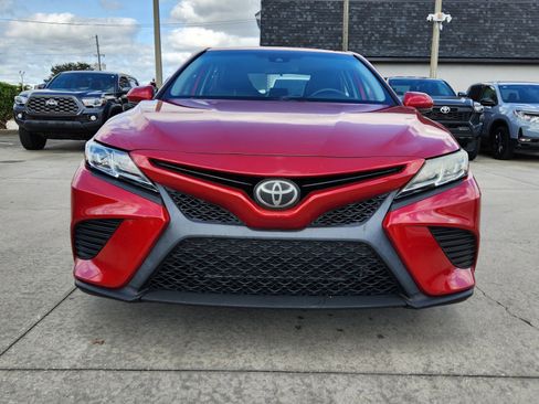 Used 2019 Toyota Camry SE image 2