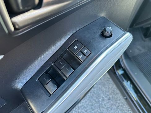 Used 2023 Toyota Highlander LE image 11