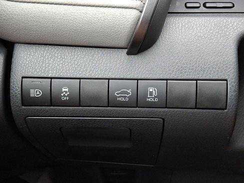 Used 2019 Toyota Camry image 25