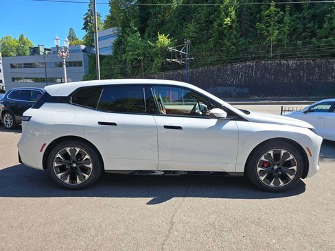 Used 2026 BMW iX xDrive60 w/ M Sport Package AWD/4WD image 3