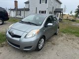 Used 2010 Toyota Yaris 4-Door Hatchback image 3