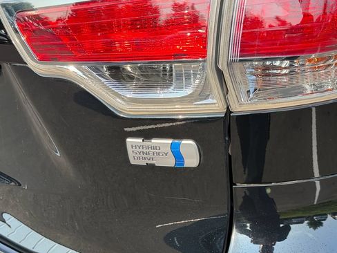 Used 2014 Toyota Highlander Limited Platinum AWD/4WD image 30