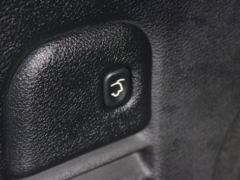 Used 2018 Jeep Grand Cherokee Altitude RWD image 17