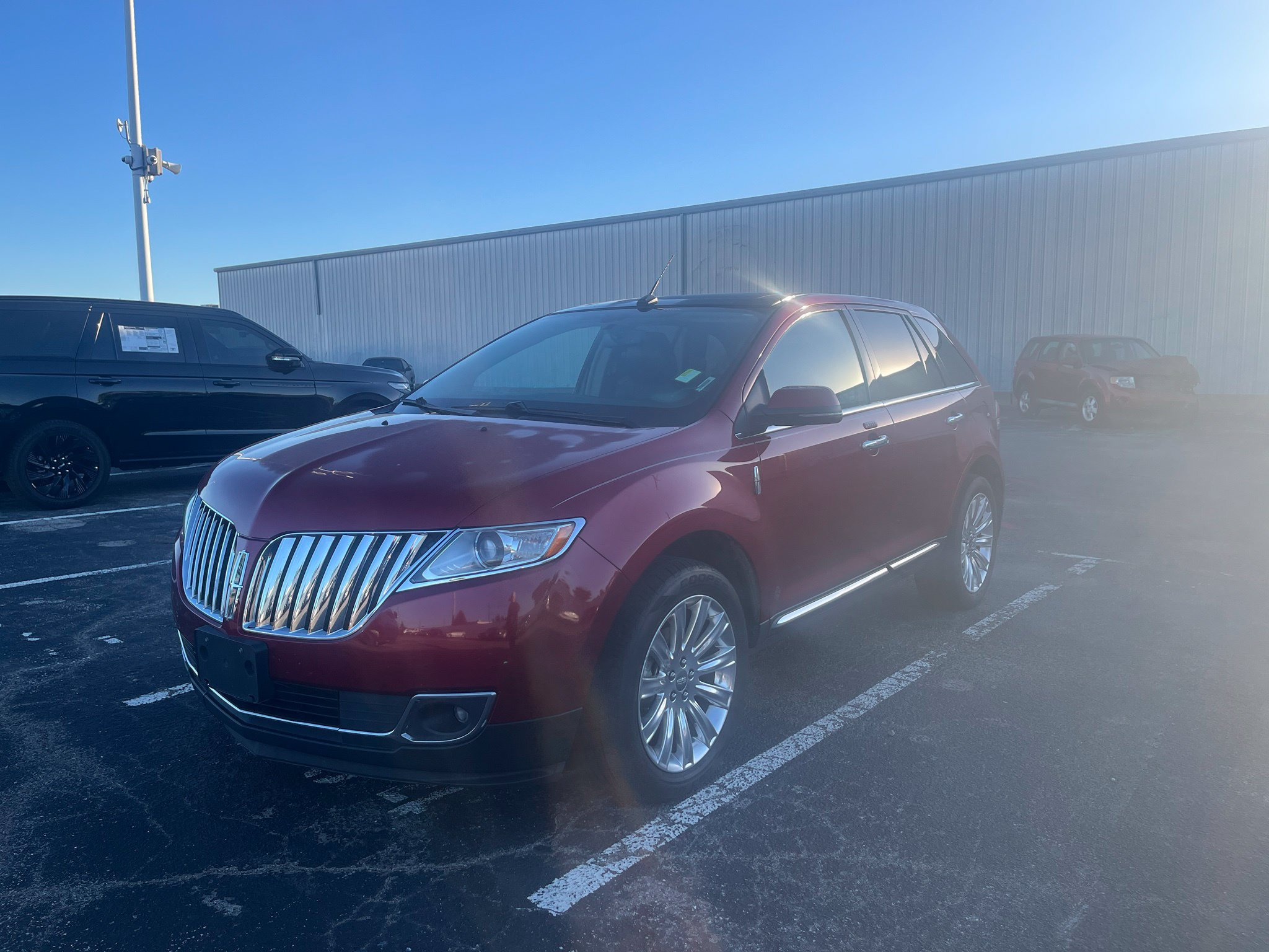 Used 2013 Lincoln MKX FWD image 3