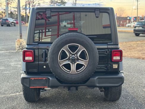 Used 2018 Jeep Wrangler Unlimited Sport S AWD/4WD image 4