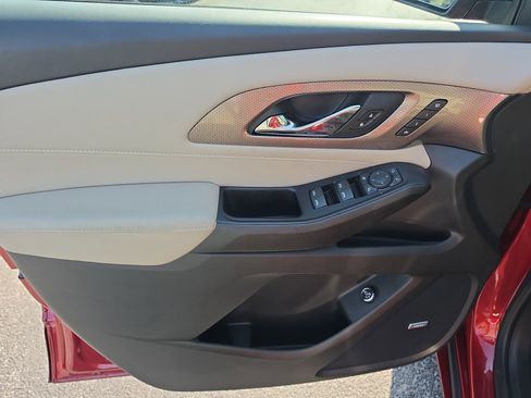 Used 2023 Chevrolet Traverse Premier FWD image 18