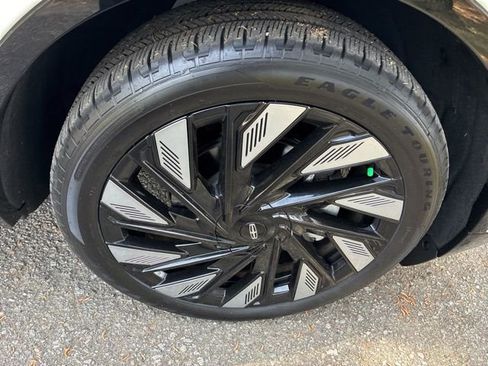 Used 2025 Lincoln Nautilus Reserve w/ Jet Appearance Package image 16