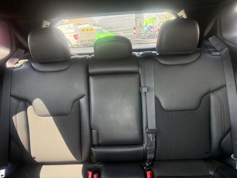 Used 2025 Jeep Compass Trailhawk AWD/4WD image 34