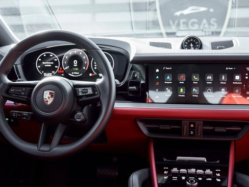 Used 2024 Porsche Cayenne Coupe image 48