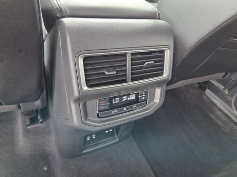 Used 2024 Volkswagen Atlas SE FWD image 7