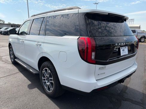 Used 2025 Ford Expedition Active AWD/4WD image 3