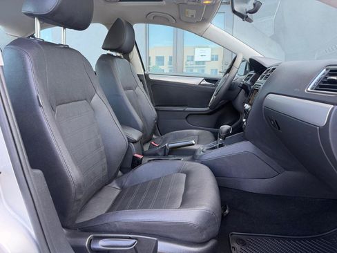 Used 2011 Volkswagen Jetta SEL FWD image 17