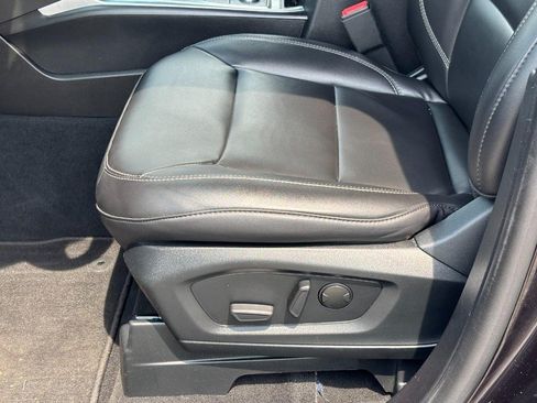 Used 2022 Ford Explorer XLT w/ Equipment Group 202A AWD/4WD image 18