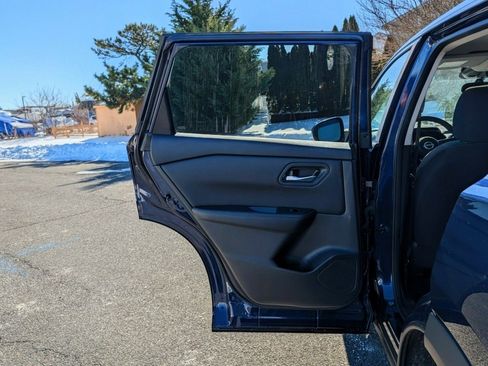 Used 2024 Nissan Rogue SV image 11