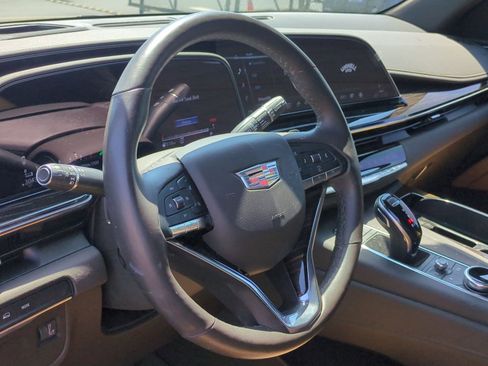 Used 2021 Cadillac Escalade Premium Luxury image 18