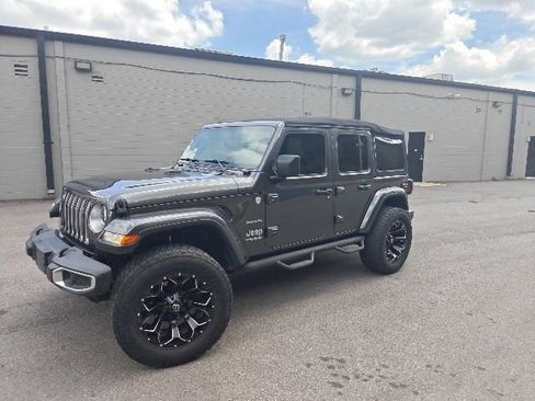 Used 2018 Jeep Wrangler Unlimited Sahara AWD/4WD image 7