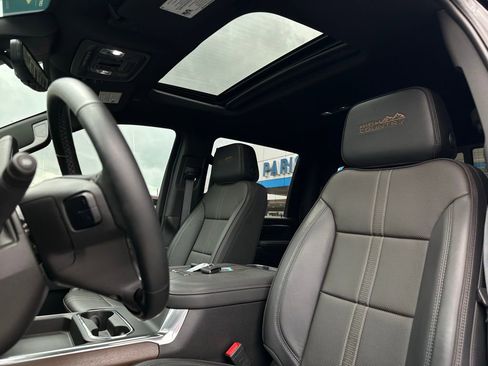 Used 2025 Chevrolet Silverado 2500 High Country w/ High Country Premium Package image 14