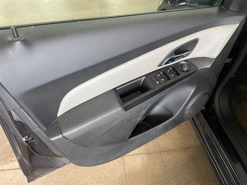 Used 2014 Chevrolet Cruze LS FWD image 19