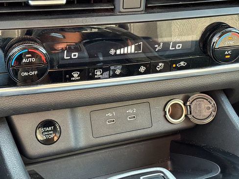 Used 2025 Nissan Rogue SV FWD image 40