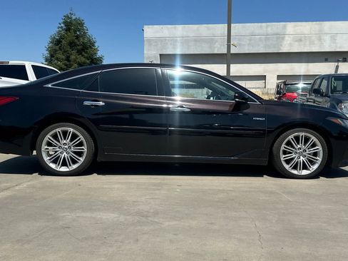 Used 2021 Toyota Avalon Limited w/ Advanced Safety Package FWD image 9