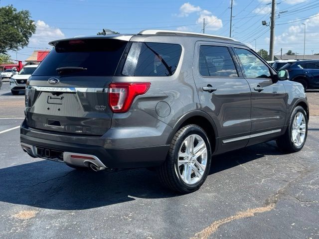 Used 2017 Ford Explorer XLT w/ Equipment Group 201A FWD image 5