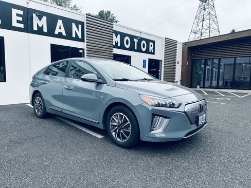 Used 2020 Hyundai Ioniq Limited FWD image 2