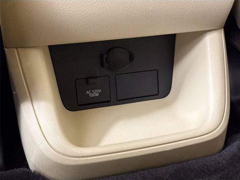 Used 2016 Toyota Highlander Limited FWD image 38