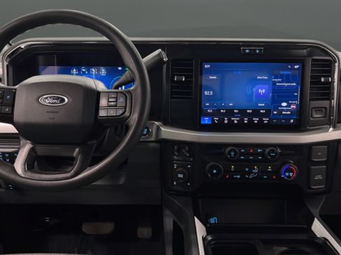 Used 2025 Ford F250 XLT w/ Black Appearance Package AWD/4WD image 11