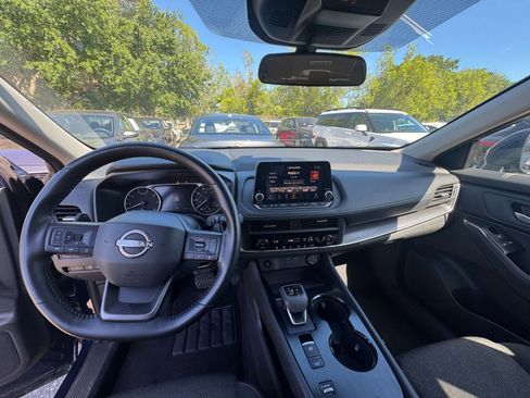 Used 2025 Nissan Rogue SV image 35