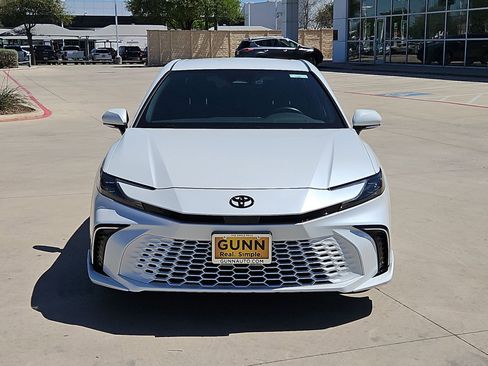 Used 2025 Toyota Camry XSE FWD image 8