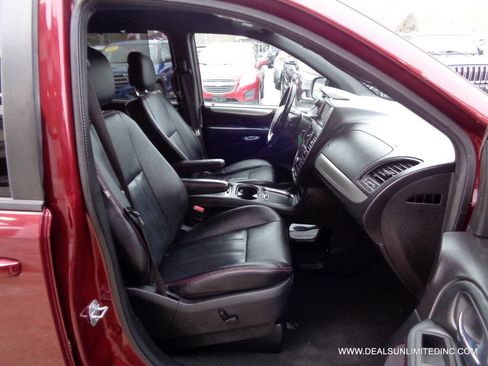 Used 2018 Dodge Grand Caravan GT image 22