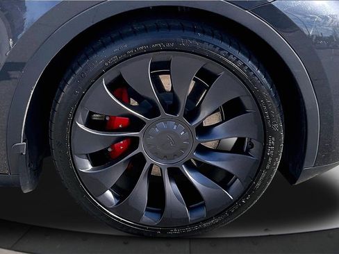Used 2024 Tesla Model Y Performance image 36