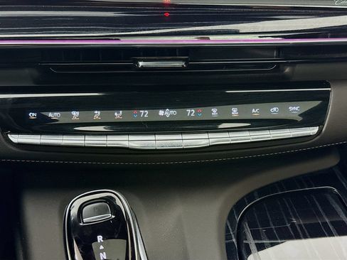 Used 2023 Cadillac Escalade Sport w/ LPO, Illumination Package AWD/4WD image 16