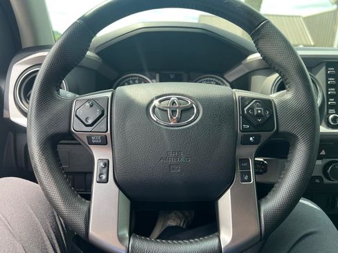 Used 2022 Toyota Tacoma SR5 RWD image 7