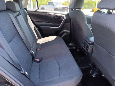 Used 2022 Toyota RAV4 LE AWD/4WD image 29