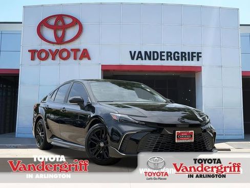 Certified 2025 Toyota Camry SE w/ Convenience Package FWD image 1