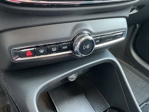 New 2026 Volvo XC40 B5 Ultra w/ Climate Package image 18