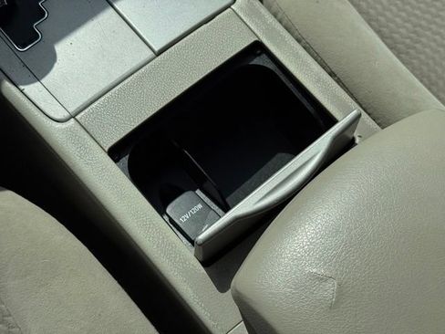 Used 2010 Toyota Camry LE FWD image 19