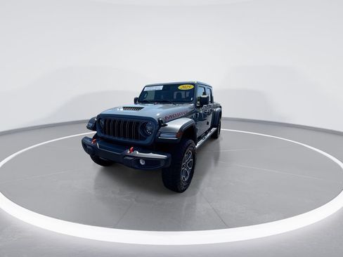 Used 2025 Jeep Gladiator Mojave w/ Convenience Group AWD/4WD image 4