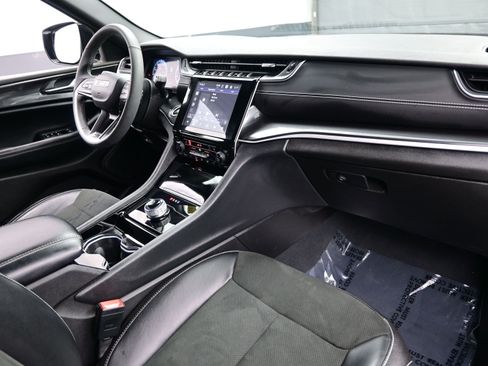 Used 2023 Jeep Grand Cherokee Altitude image 15