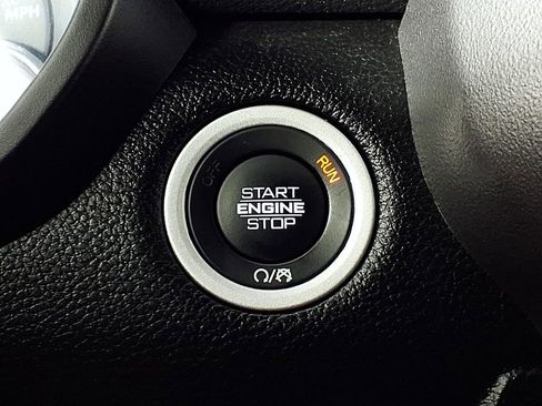 Used 2025 RAM 1500 Laramie AWD/4WD image 17