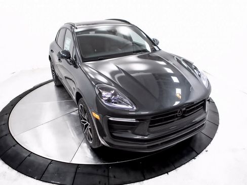 Certified 2025 Porsche Macan image 39