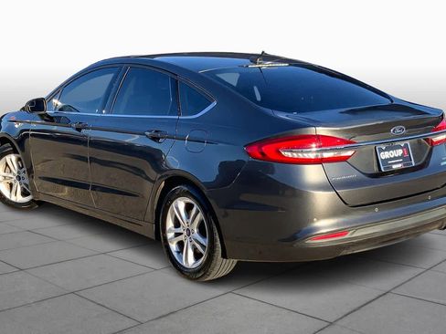Used 2018 Ford Fusion SE w/ Fusion SE Technology Package image 10