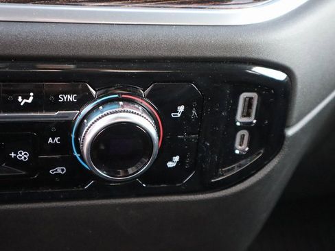 Used 2025 GMC Sierra 1500 Elevation image 37