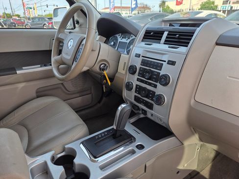 Used 2010 Mercury Mariner Premier FWD image 16
