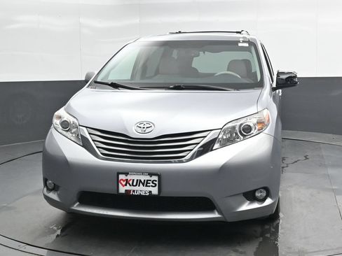 Used 2014 Toyota Sienna XLE FWD image 5
