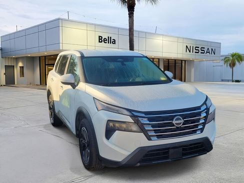 Certified 2025 Nissan Rogue SV image 3